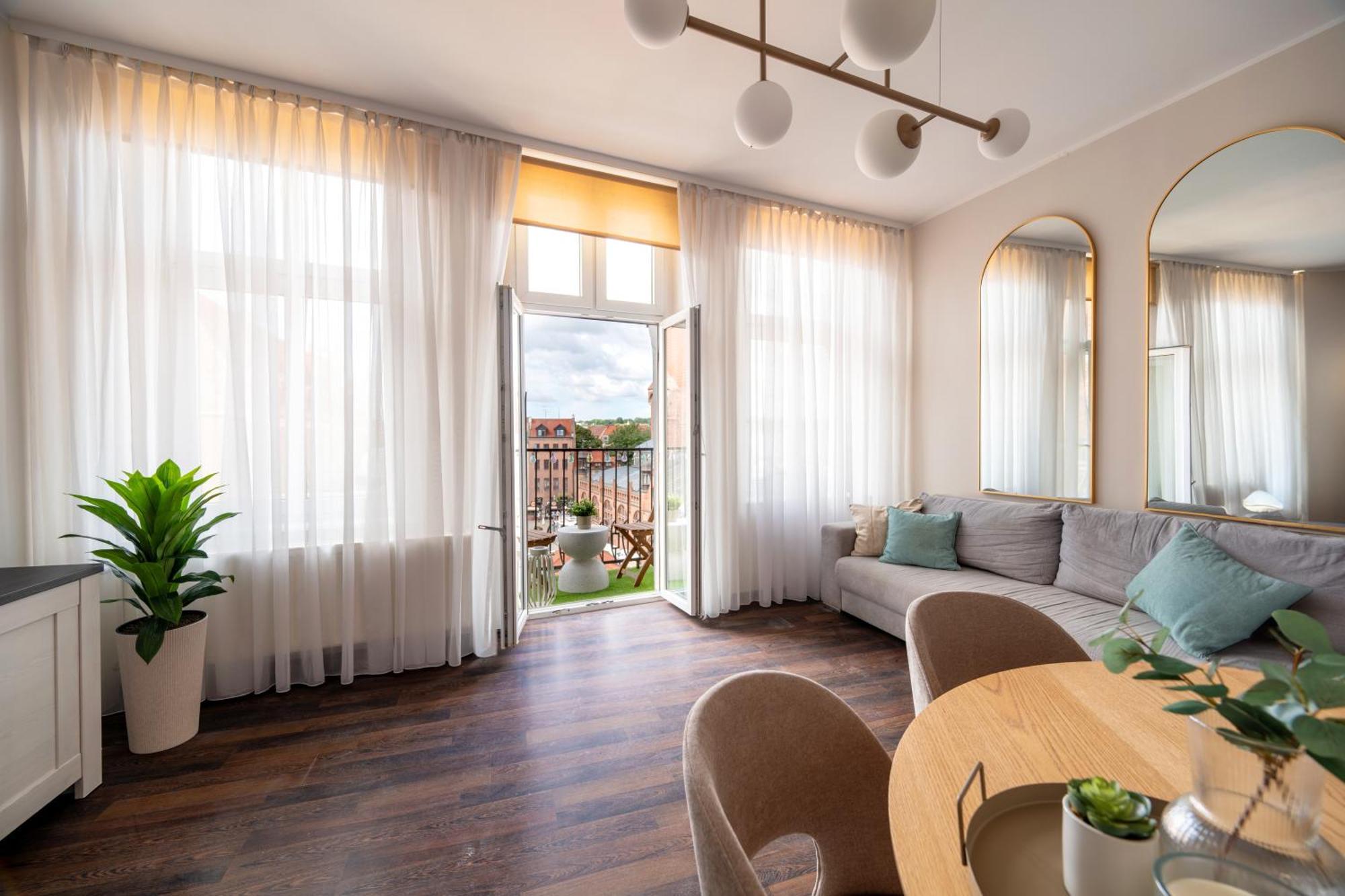Stunning Apartment With Balcony Гданск Екстериор снимка